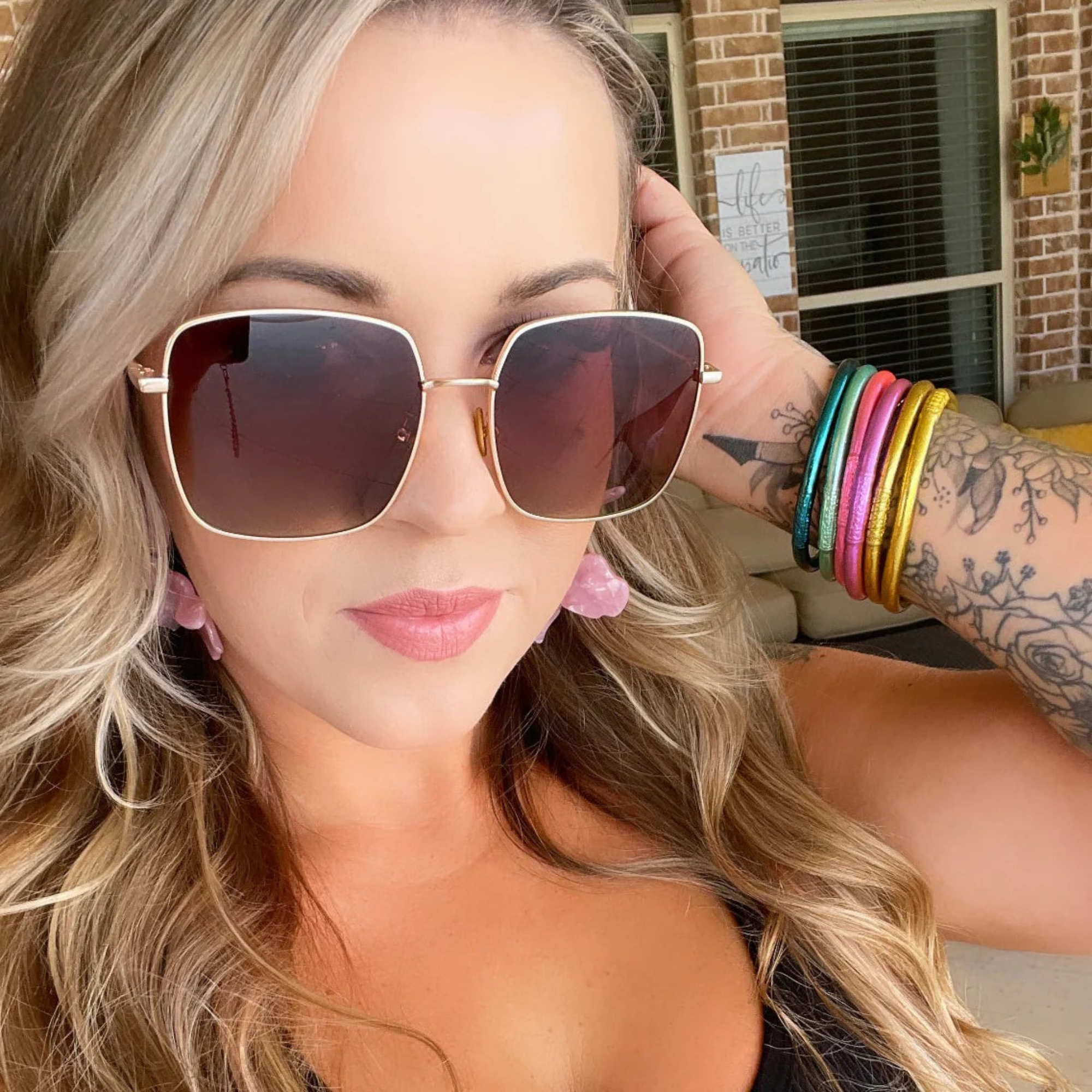 Woman wearing sunglasses with a blurred background